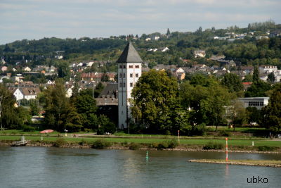 Johannes-Kloster in Lahnstein, Lahnmündung in den Rhein gegenüber Koblenz-Stolzenfels Johannes-Kloster in Lahnstein, Lahnmündung in den Rhein gegenüber Koblenz-Stolzenfels